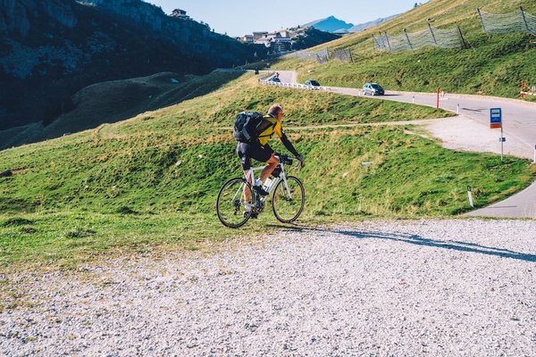 How to Style Eco-Friendly Biodegradable Fabrics for a Sustainable Summer Picnic Look?